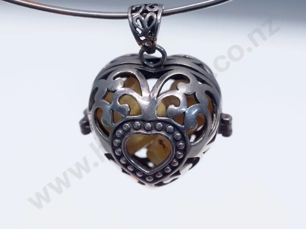 silver large heart locket style pendant stamped 925 Image 1++