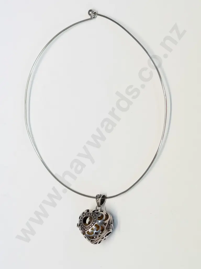 silver large heart locket style pendant stamped 925 Image 1++