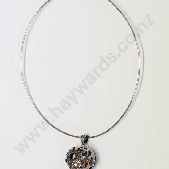 silver large heart locket style pendant stamped 925
