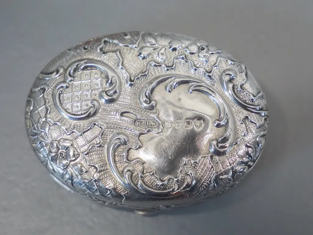 2 relief pattern sterling silver items - snuff or pill box W-50 and a pierced lidded container H-100 Image 1++