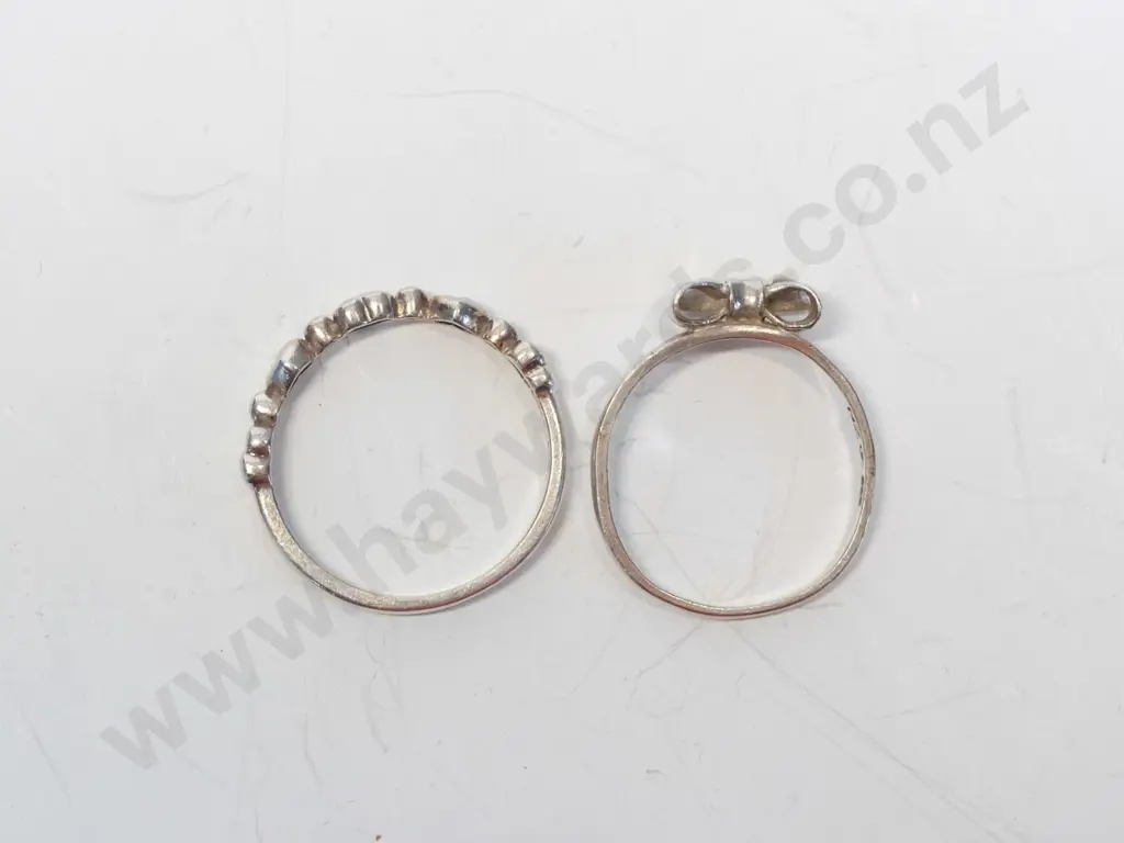 2 silver rings bothstamped 925 Image 1++