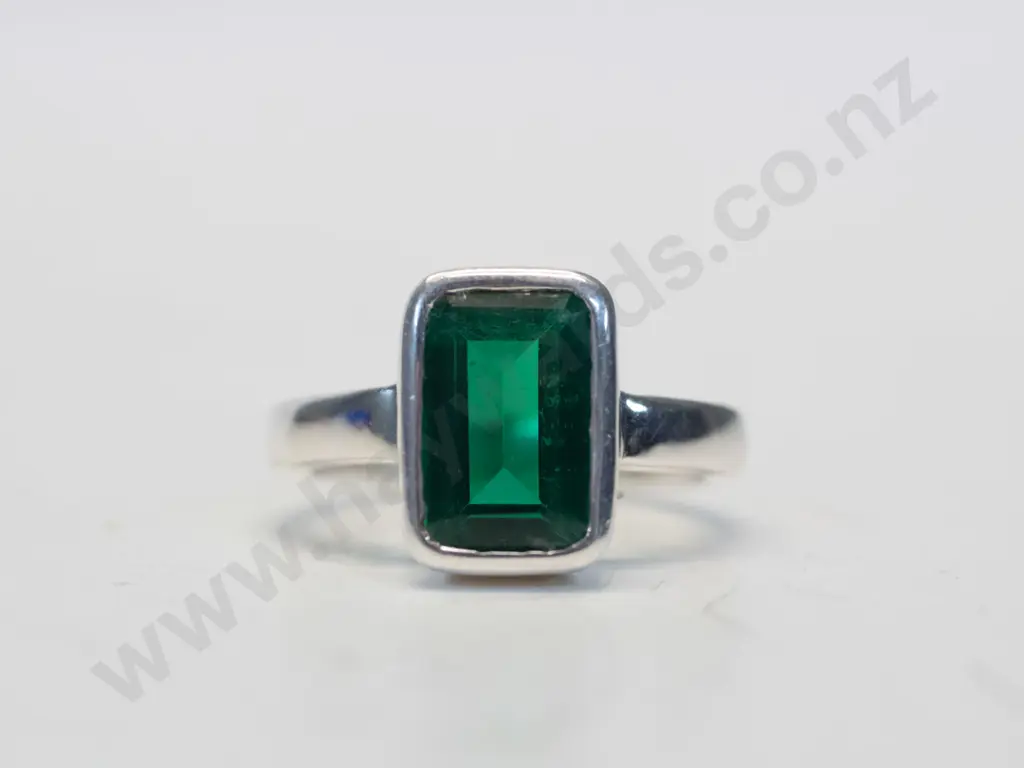 silver green stone ring stamped 925 Image 1++