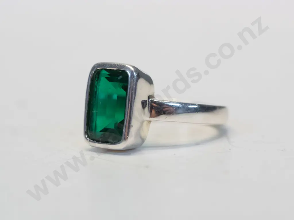 silver green stone ring stamped 925 Image 1++