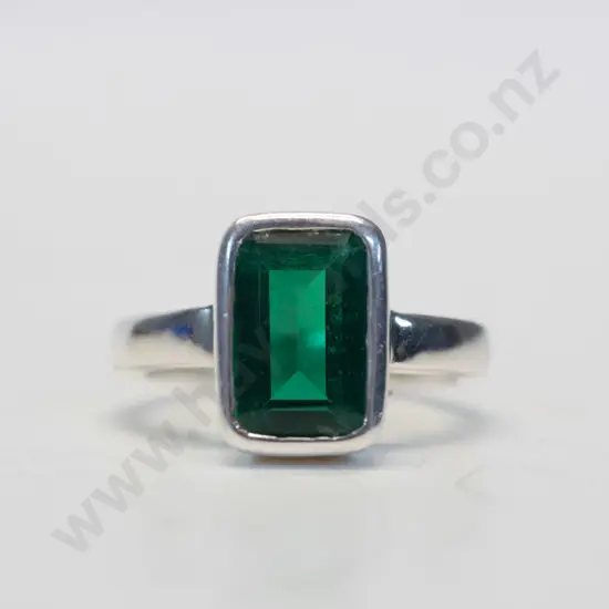 silver green stone ring stamped 925