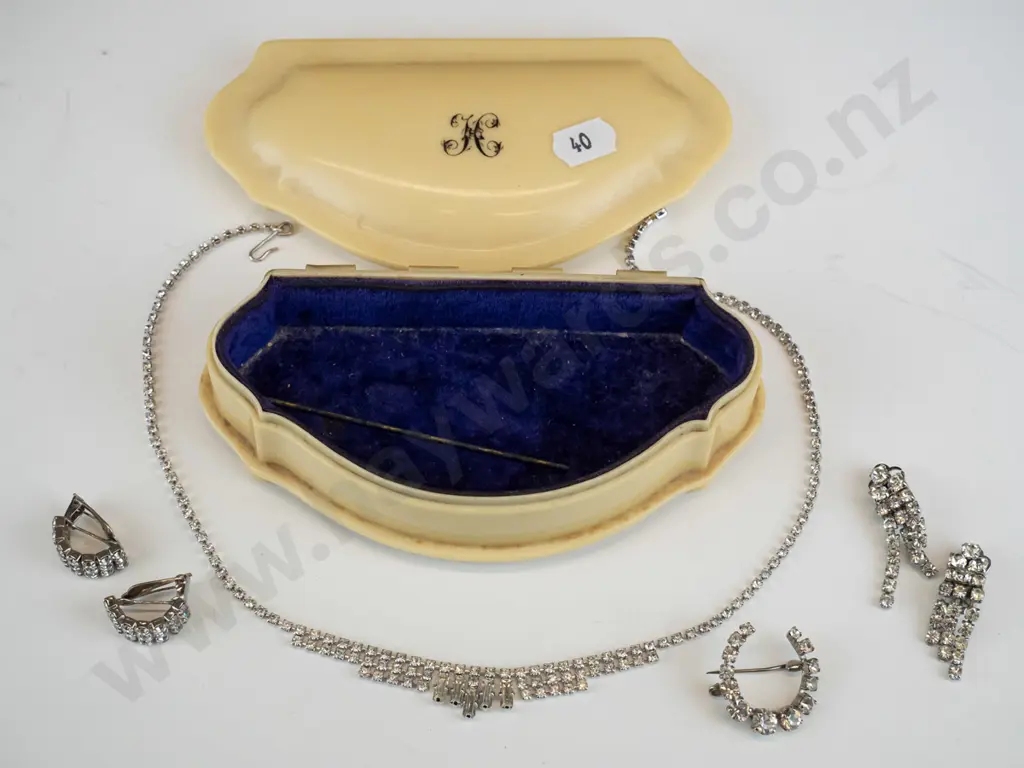 diamante necklace, brooch & 2 pairs of earrings [clip on] Image 1++