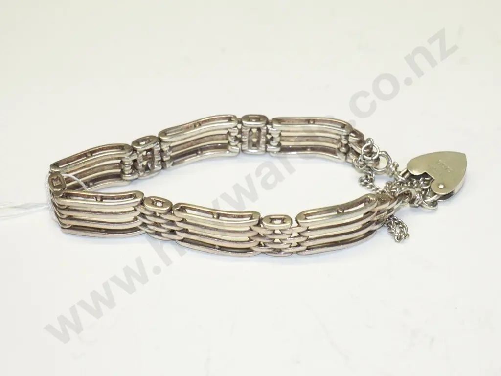 silver link bracelet with safety chain Image 1++
