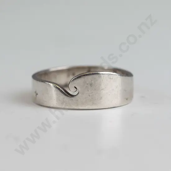 silver ring stamped 925