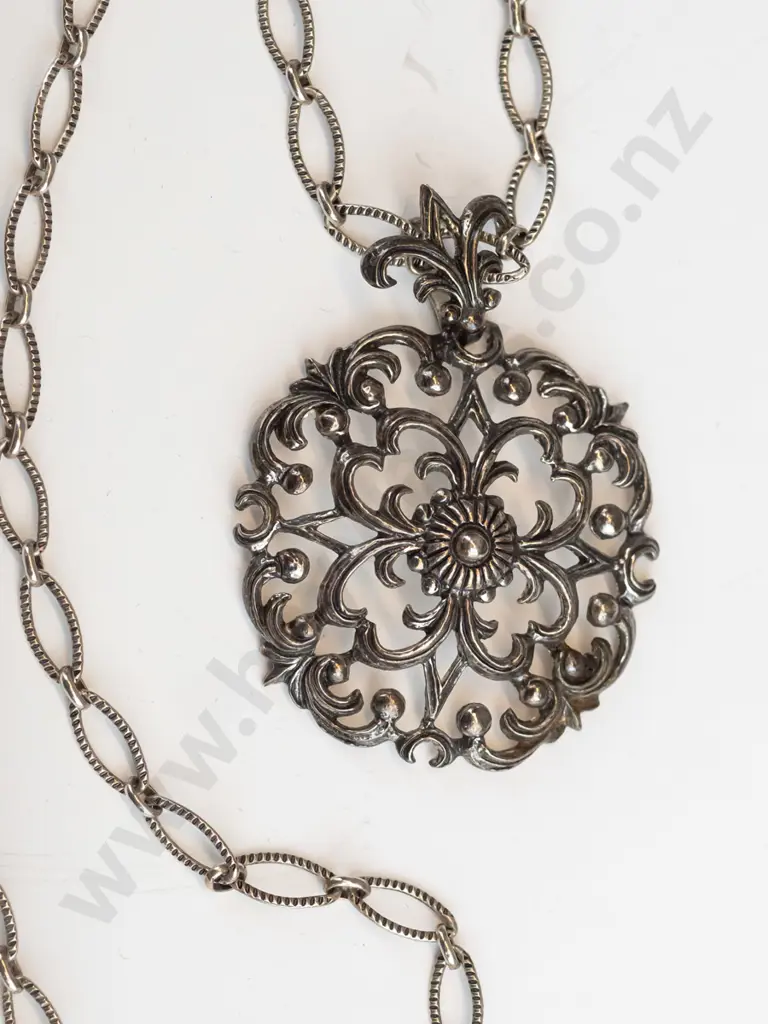 silver necklace no mark Image 1++