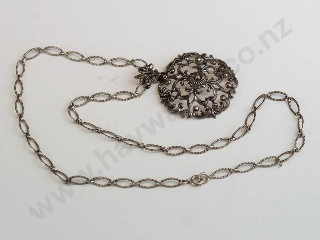 silver necklace no mark Image 1++