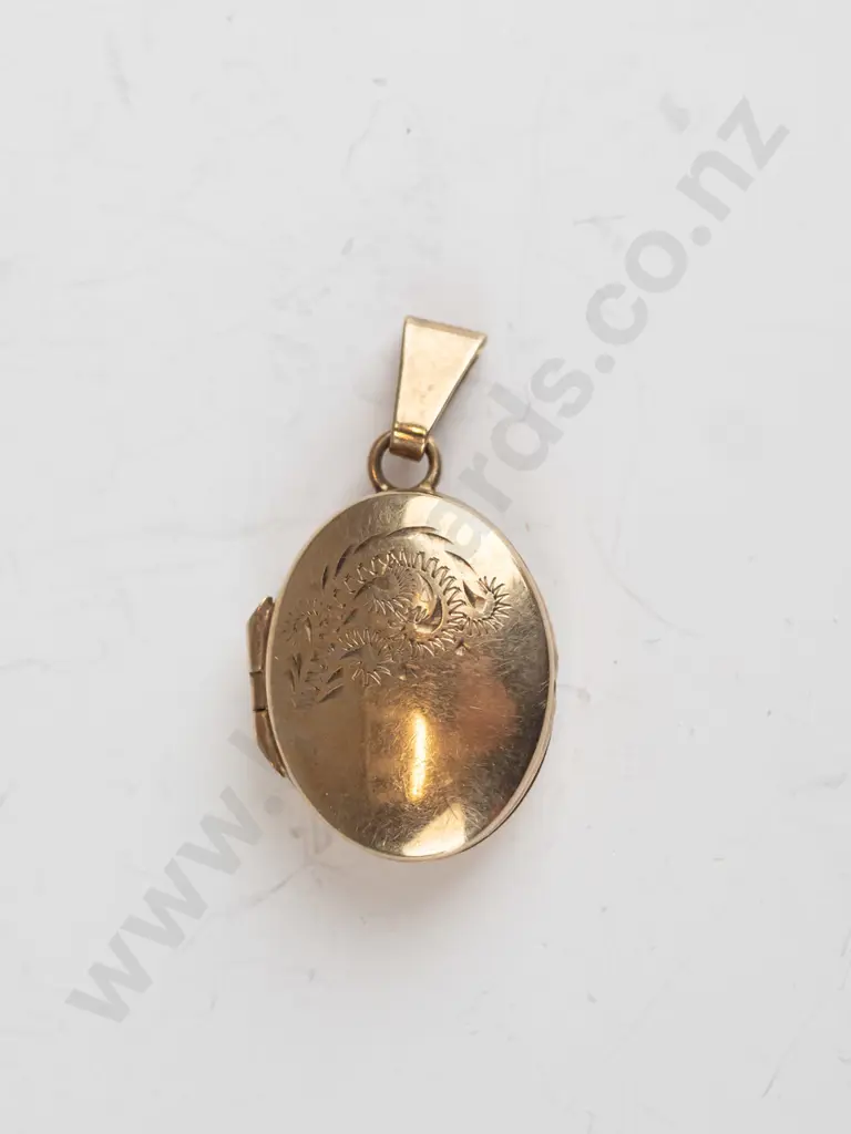 gold locket no chain stamped 9ct gold Image 1++