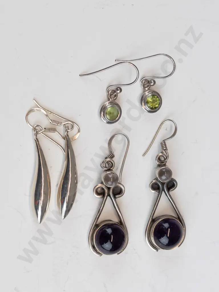 3 pairs of silver earrings stamped 925 Image 1++