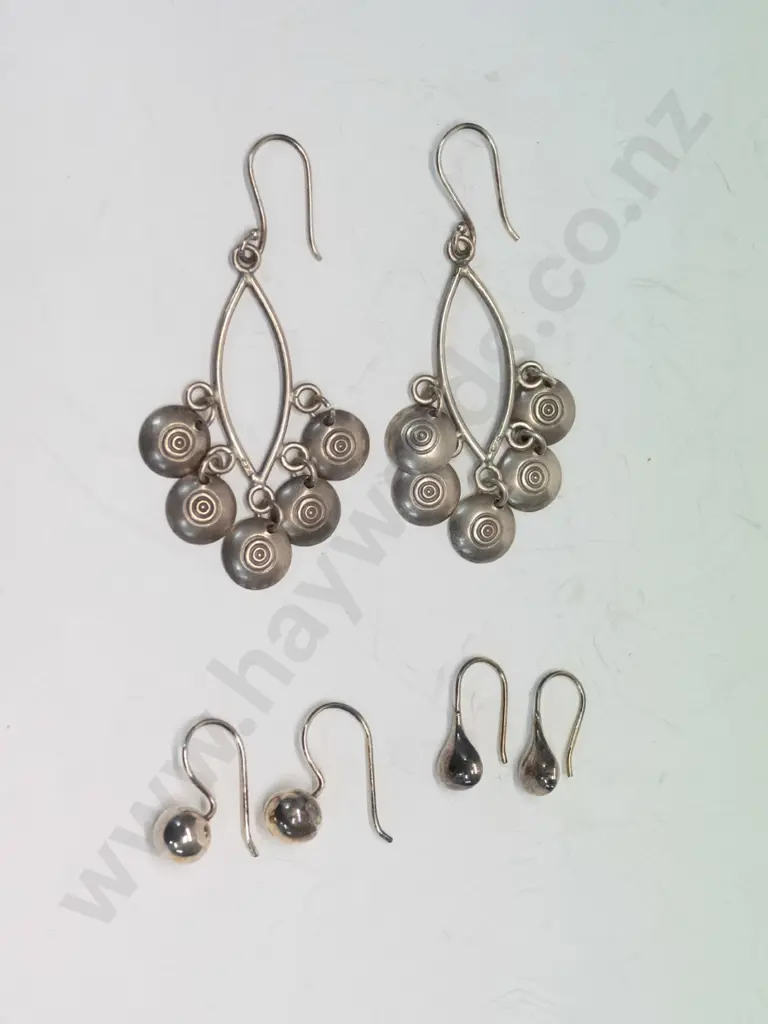 3 pairs of earrings Image 1++
