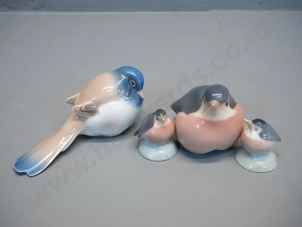 4 Royal Copenhagen bird figures - set of 3 robins and one other H-55 L-130 Image 1++