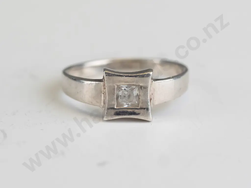 silver clear stone ring stamped 925 Image 1++