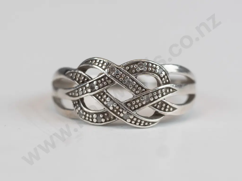 silver marcasite ring stamped 925 Image 1++