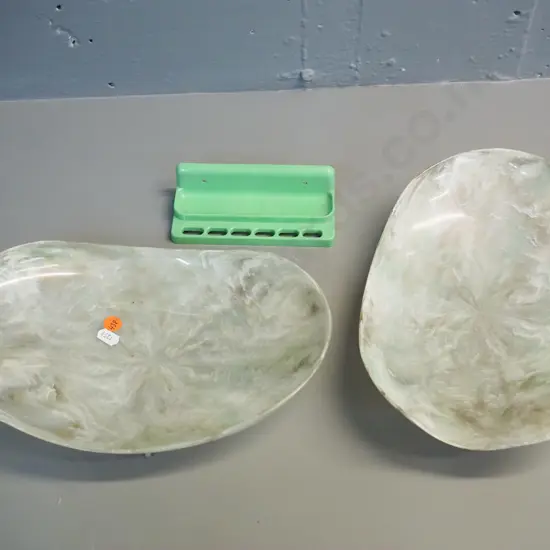2 retro plastic footed dishes in swirled/mottled colours L-280 W-190 and a retro plastic wall-mount toothbrush holder