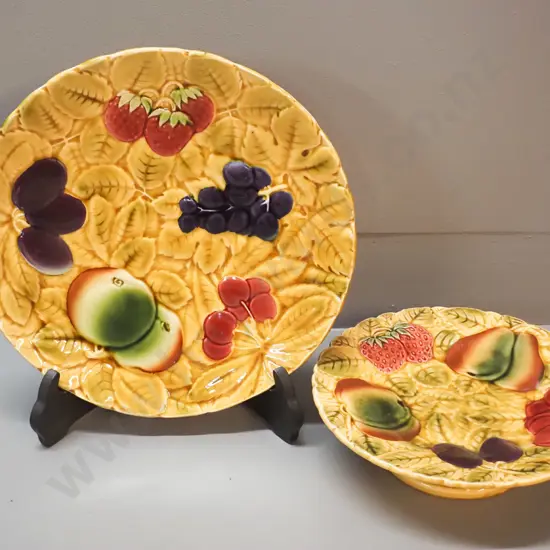 2 pieces of Sarreguemines fruits pattern majolica - comport dish and large flat dish D-300