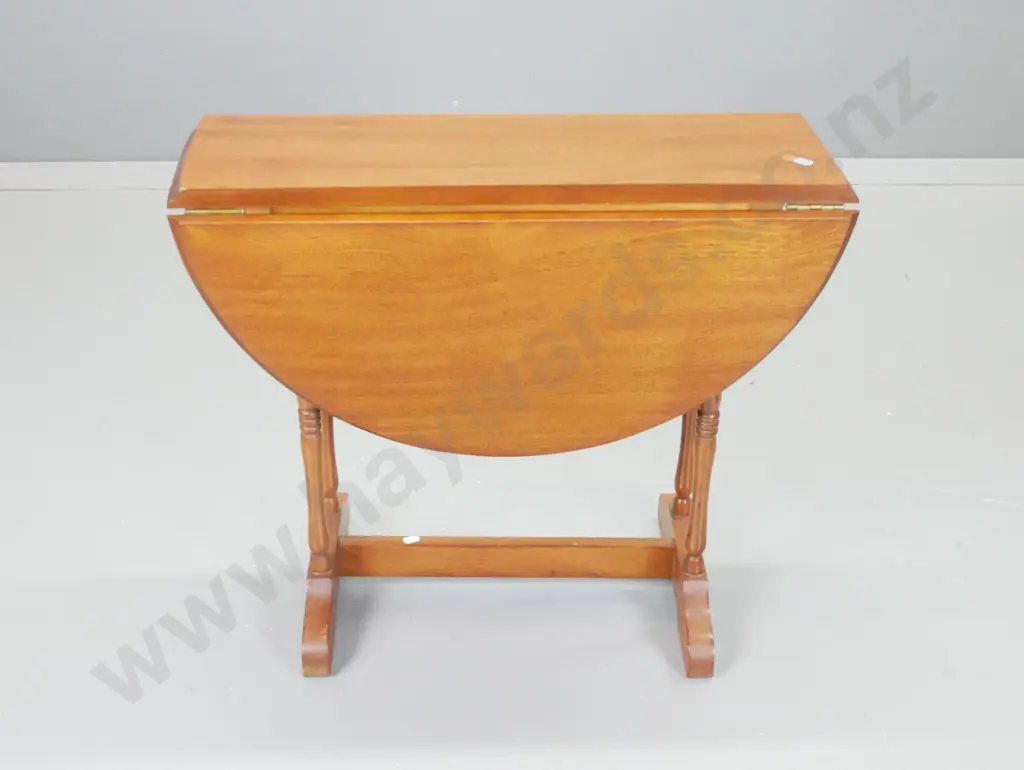 mahogany drop-side oval occasional table with stretcher base and swivel top H-520 L-720 W-610 Image 1++