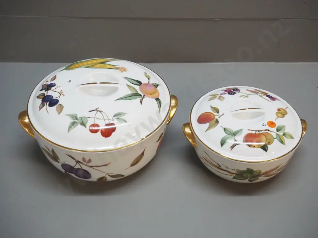 2 Royal Worcester Evesham pattern lidded casseroles - larger is H-140 D-240, one has some discolouration on rim Image 1++