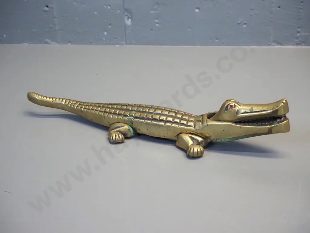 brass crocodile nutcracker with red enamelled eyes L-360 Image 1++