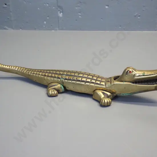 brass crocodile nutcracker with red enamelled eyes L-360