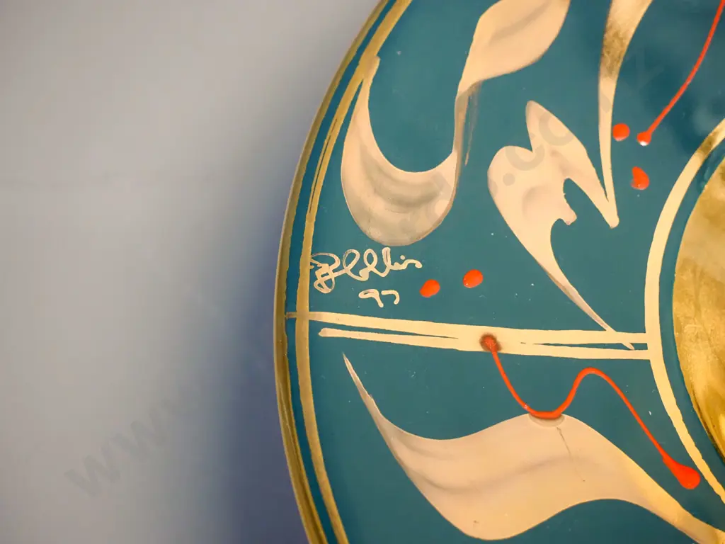 Peter Collis studio pottery / porcelain bowl with gilt decoration, signed and dated 1997. D-260 Image 1++