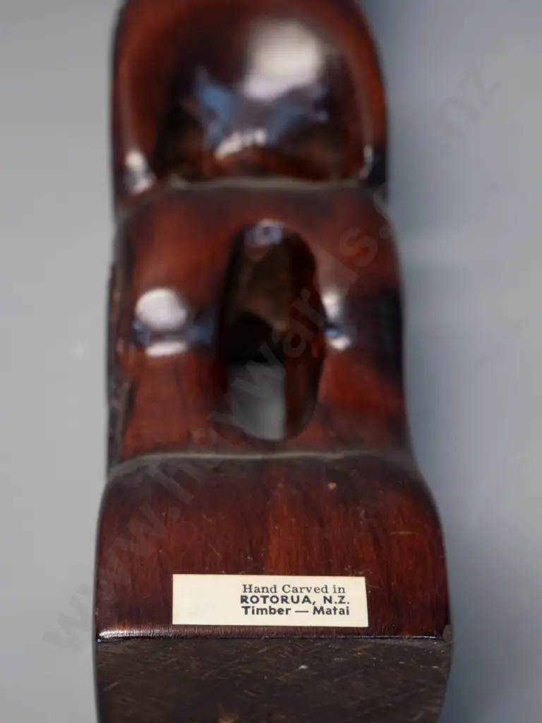 souvenir hand-carved matai Maori figure with paua eyes H-330 Image 1++