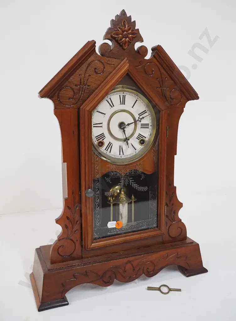 vintage oak-cased mantel clock with pendulum and key - Waterbury Clock Co. label on back H-490 W-330 Image 1++