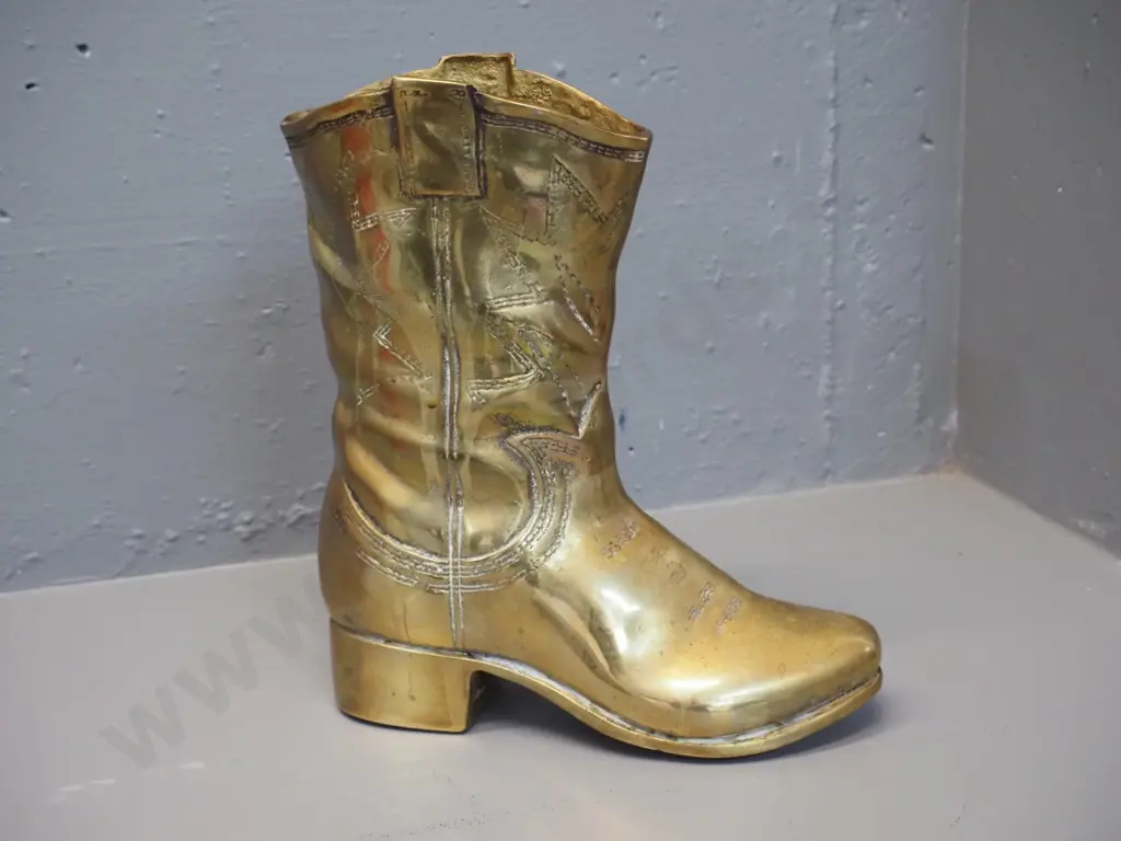 heavy cast brass boot H-250 W-230 Image 1++