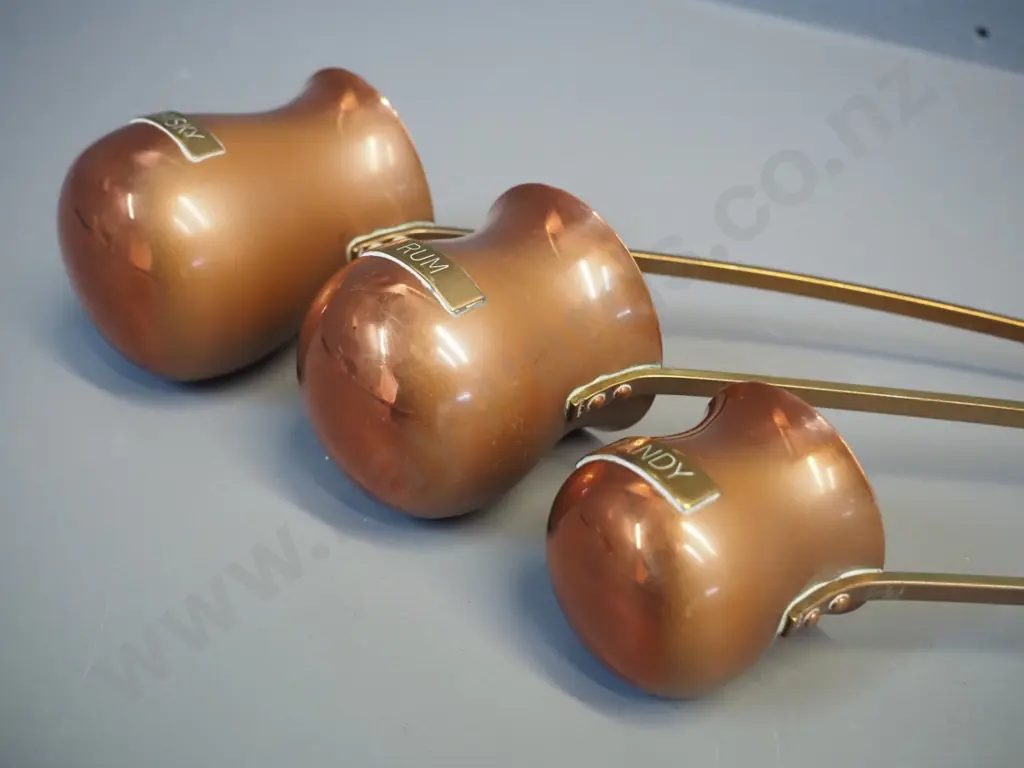 3 copper dippers with brass handles - with name plates Whisky, Rum and Brandy - whisky cup H-90 handle L-380 Image 1++