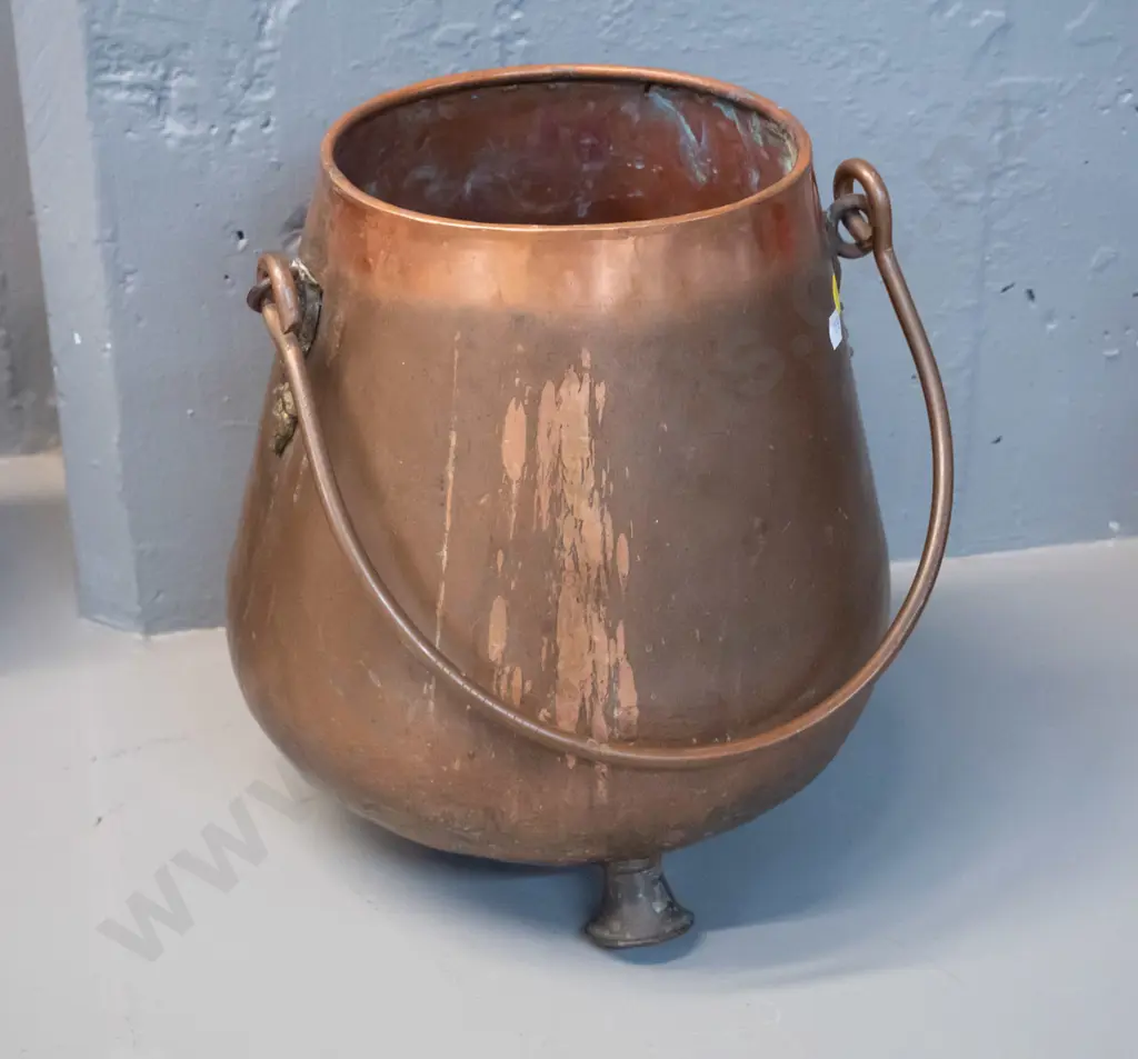 3-footed copper cauldron shape jardiniere with handle H-270 D-250 at widest Image 1++