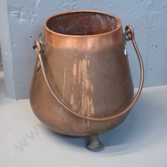 3-footed copper cauldron shape jardiniere with handle H-270 D-250 at widest