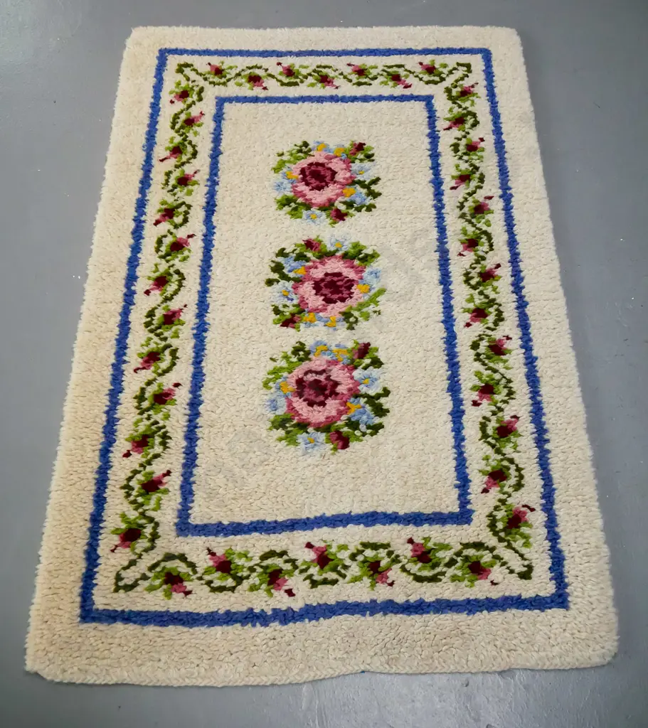 woollen, white ground rug, three central roses, meandering foliate border L- 720, W -1070 Image 1++