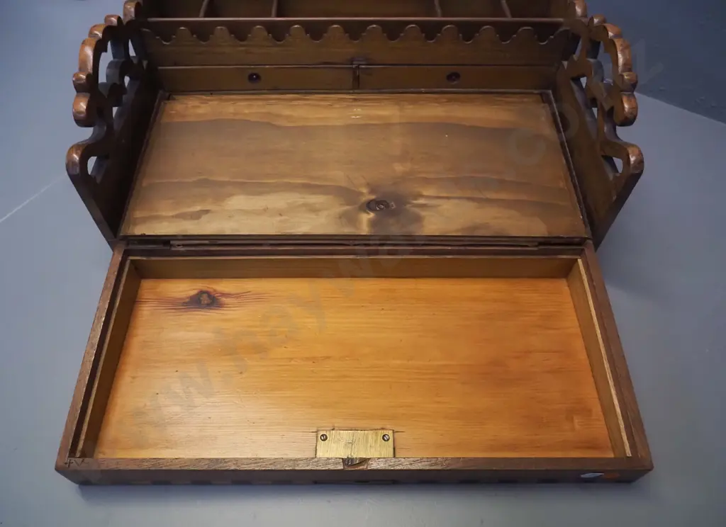 vintage fold-out writing slope with figural inlaid design, two lift-up flaps with storage, incl. lidded triangular Image 1++