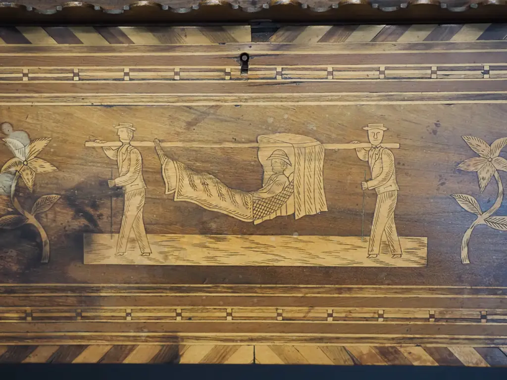 vintage fold-out writing slope with figural inlaid design, two lift-up flaps with storage, incl. lidded triangular Image 1++