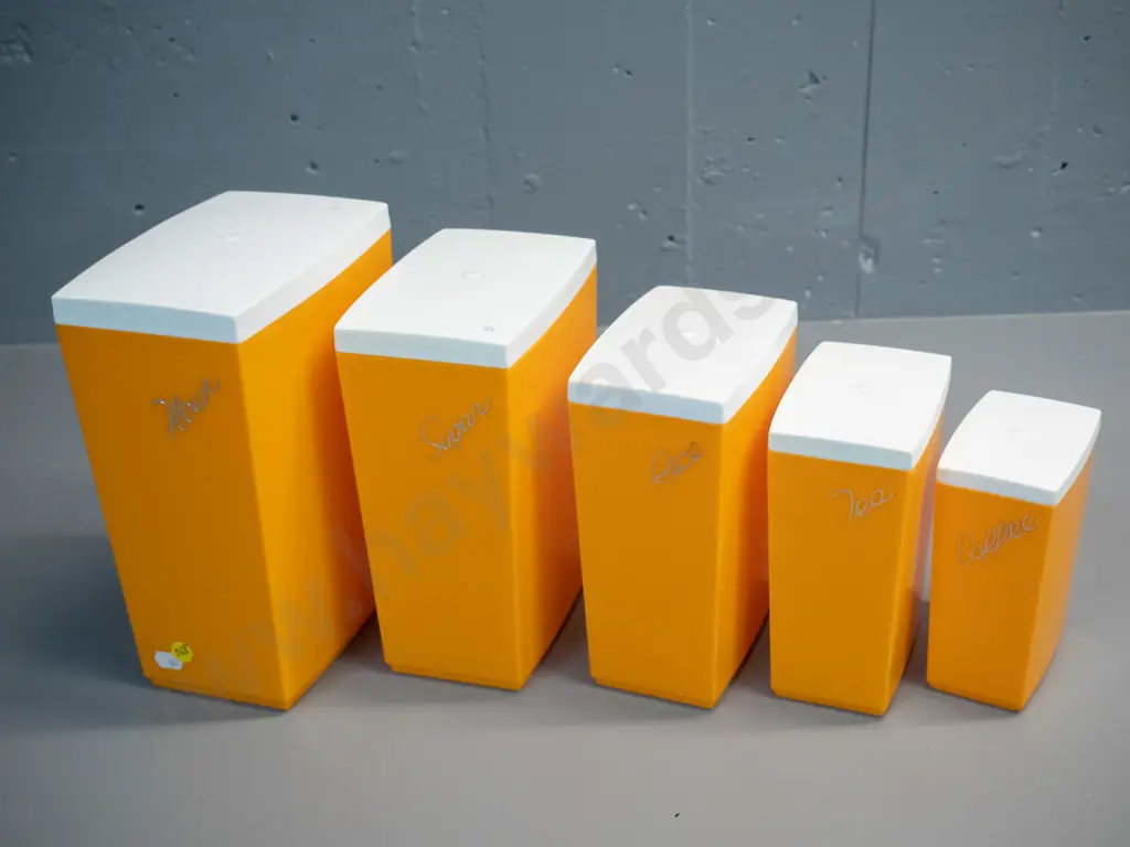 retro graduated set of 5 plastic kitchen canisters - some wear / discolouring to lids. Largest is H-240 W-100 D-170 Image 1++