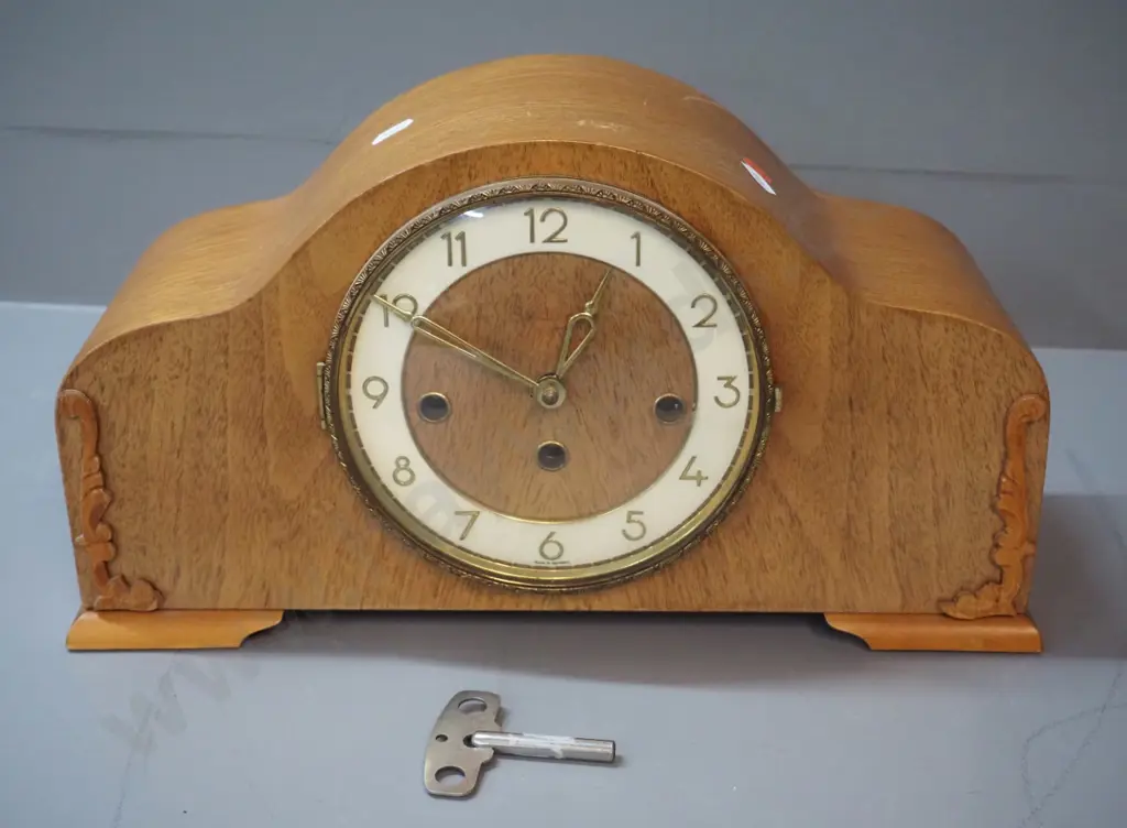 deco style oak-cased chiming mantel clock - w/ key & pendulum, made in Germany. Some rubbing to polish H-200 W-370 D-140 Image 1++