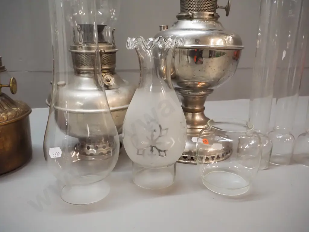 3 vintage kerosene lamps with glass chimneys - combined parts from Miller, Aladdin and Juno, plus other sizes of Image 1++