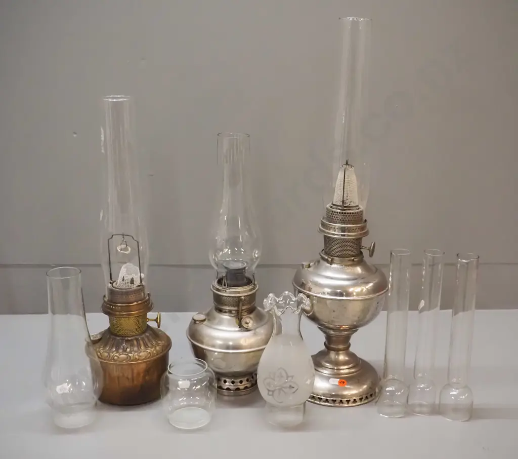 3 vintage kerosene lamps with glass chimneys - combined parts from Miller, Aladdin and Juno, plus other sizes of Image 1++