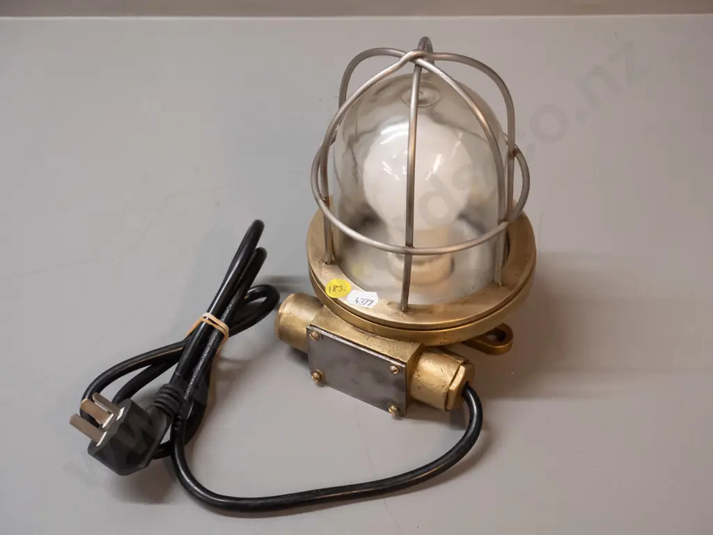 heavy brass and glass nautical light fitting converted to table lamp H-210 D-140 Image 1++