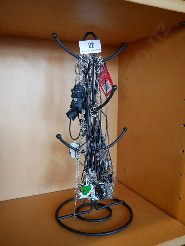 jewellery stand, key rings and pendants Image 1++