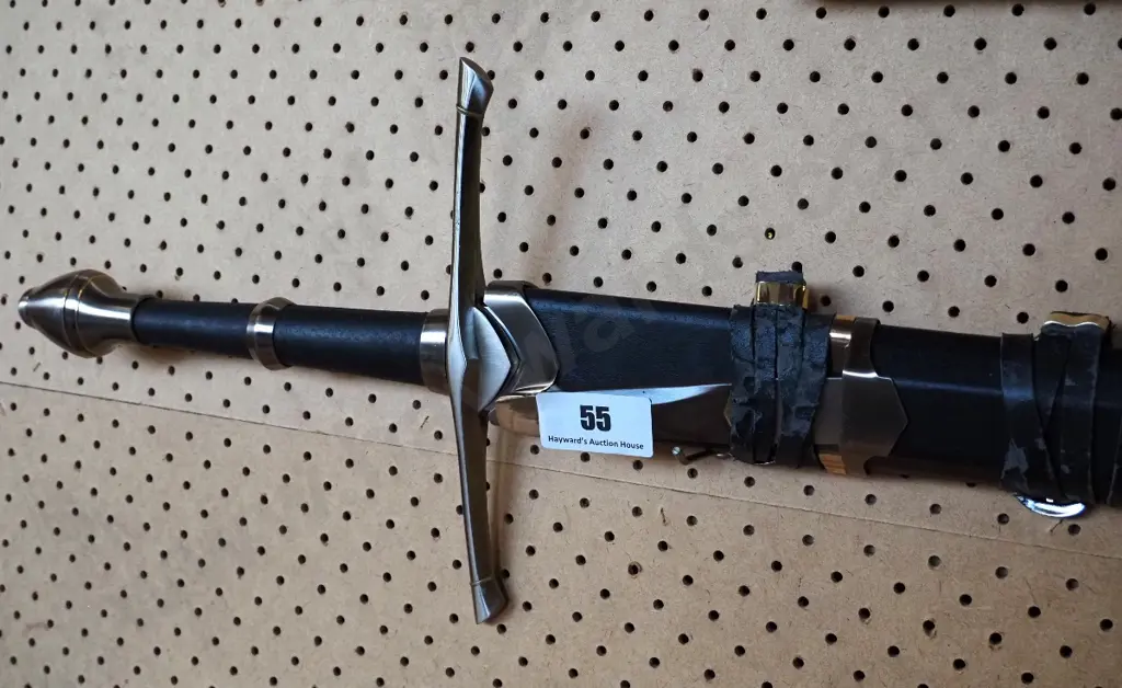 Lord of the Rings Strider sword and scabbard Image 1++