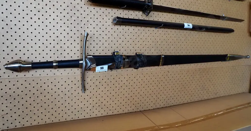 Lord of the Rings Strider sword and scabbard Image 1++