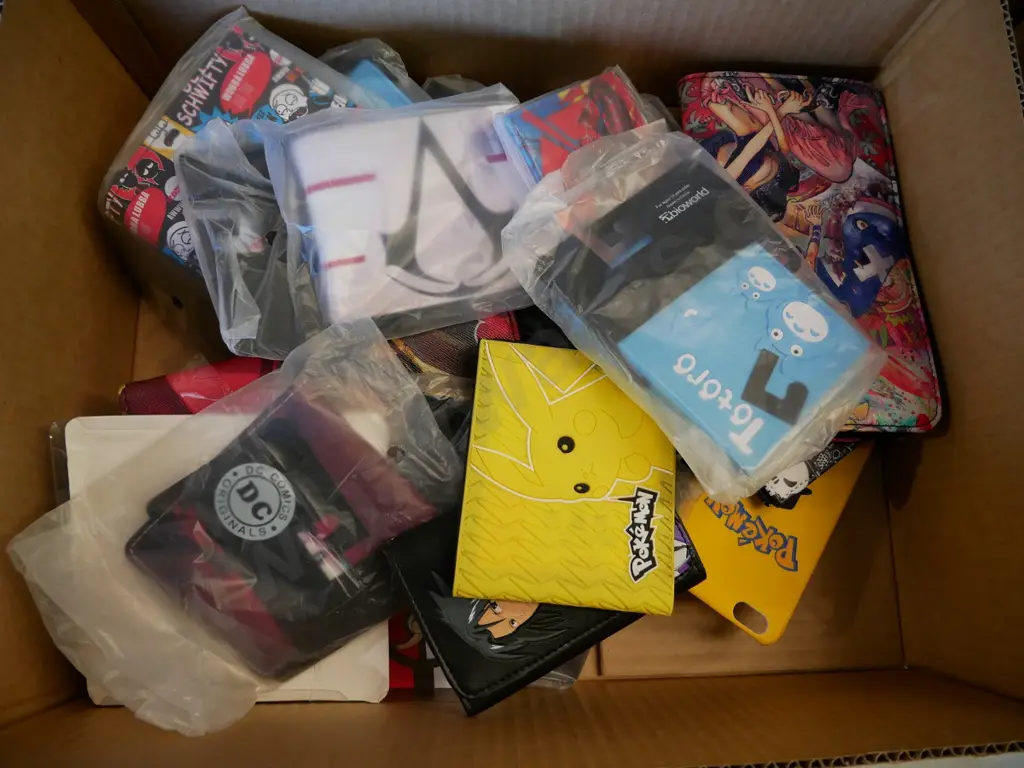 box of various wallets Image 1++