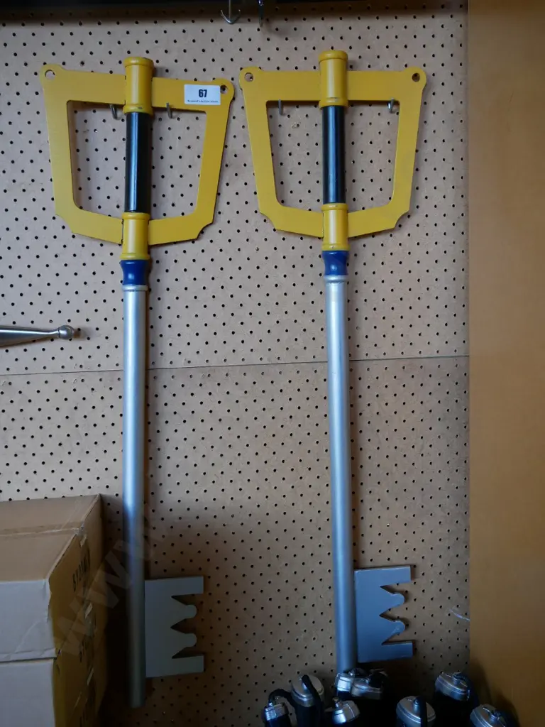 2 x Kingdom of Hearts key blades Image 1++