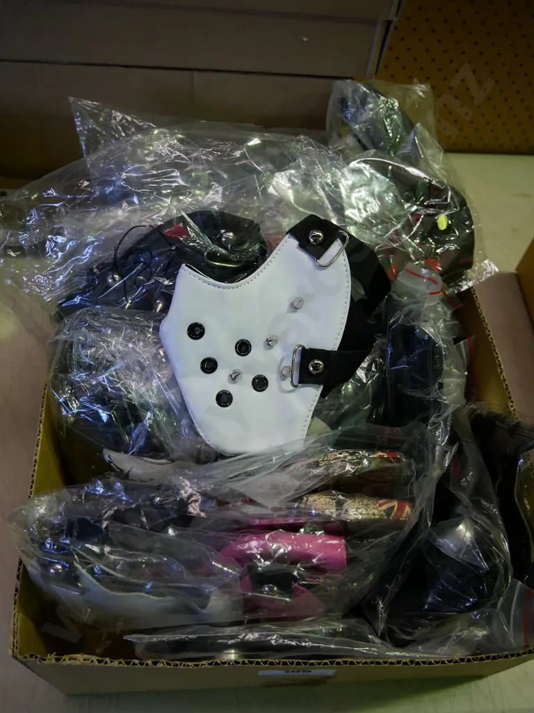 box of assorted face masks / respirator shape half masks Image 1++