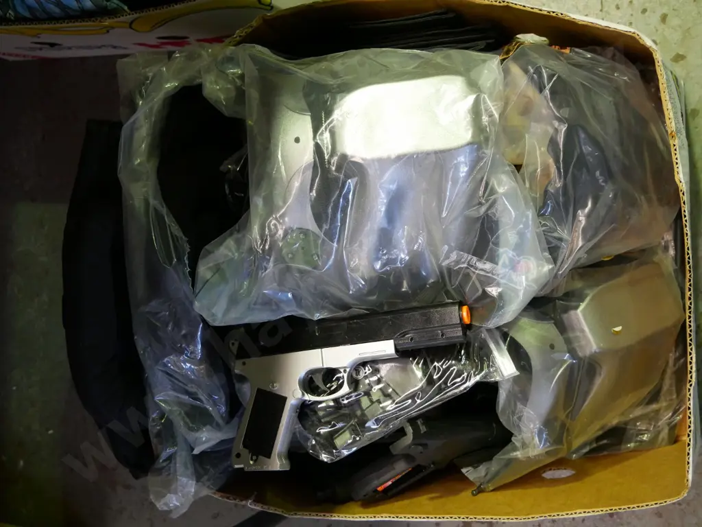 SWAT costumes - 3 x vests, 6 x masks, 3 pairs gloves, 3 x guns Image 1++