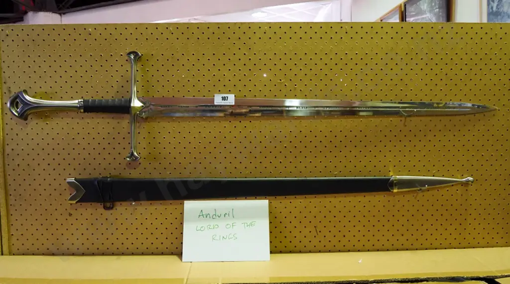Lord of the Rings Anduril sword and sheath Image 1++