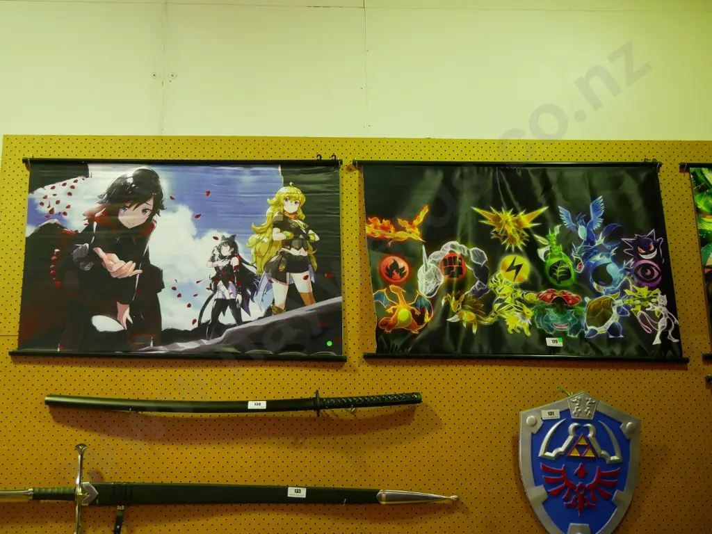 3 x wall-hanging print on scroll Image 1++