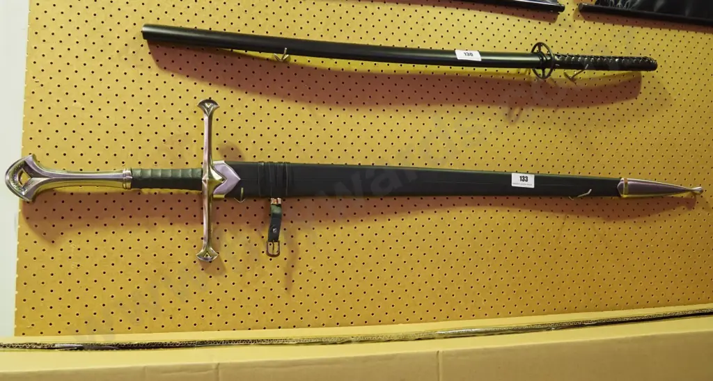 Lord of the Rings Anduril sword and sheath Image 1++